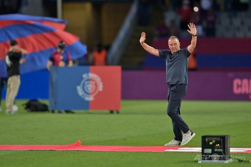 フリック監督、バルサと27年まで契約延長 就任1年目で国内3冠