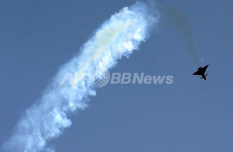 中国軍八一アクロバットチーム、J-10戦闘機を披露