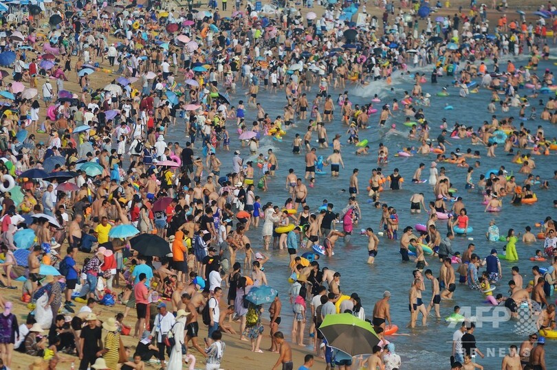 青島が酷暑モードに 海水浴場は大混雑 写真8枚 国際ニュース Afpbb News