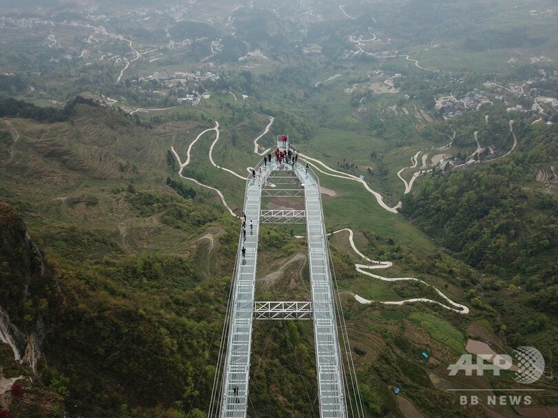 恐怖 の空中散歩 世界最長の張り出し型ガラス回廊 中国 貴州省 写真4枚 国際ニュース Afpbb News