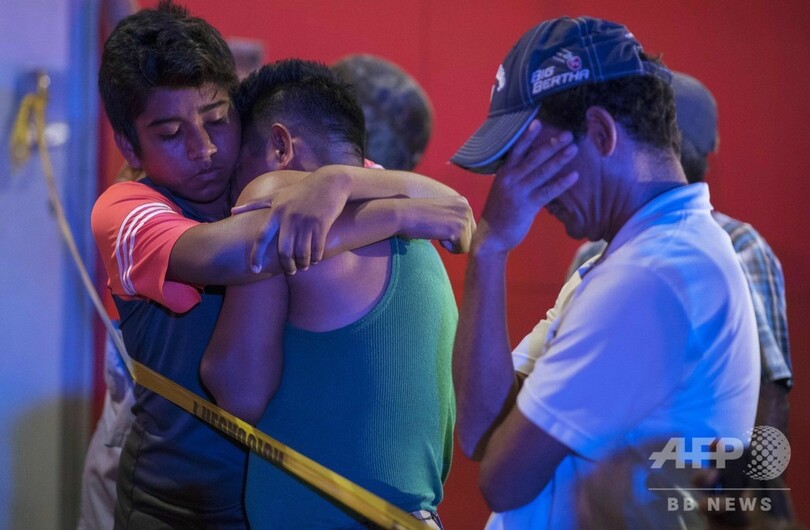 メキシコでバー襲撃、26人死亡 武装集団が銃乱射し放火