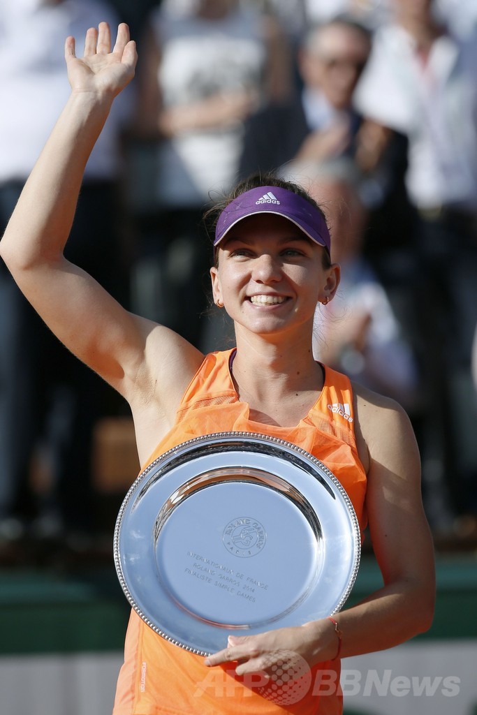 シャラポワが2年ぶり2度目の優勝、全仏オープン