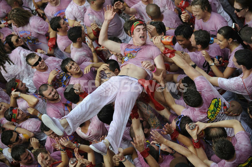 牛追いシーズン到来、サン・フェルミン祭始まる スペイン