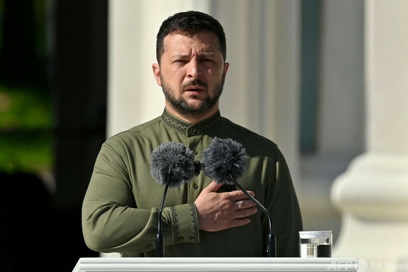 ゼレンスキー氏、自由のために戦う国民称賛 独立記念日に