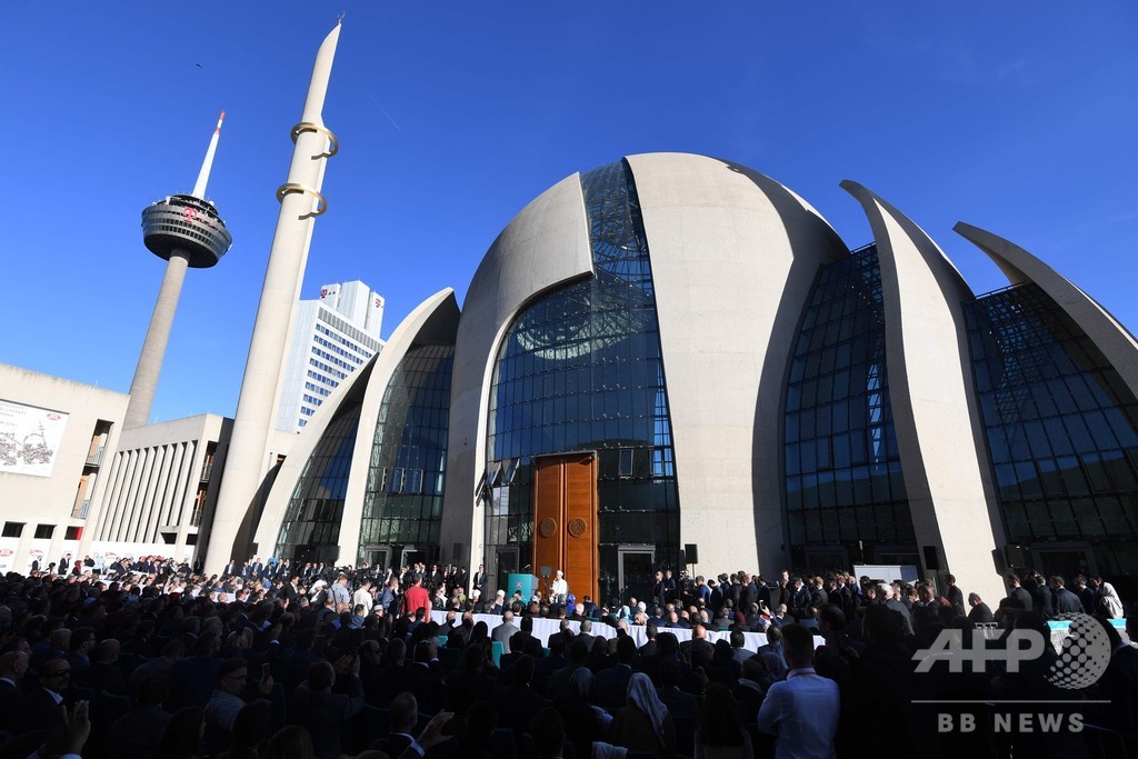 独ケルンの巨大モスク開館式典にトルコ大統領出席 支持者と反対派がデモ 写真10枚 国際ニュース Afpbb News