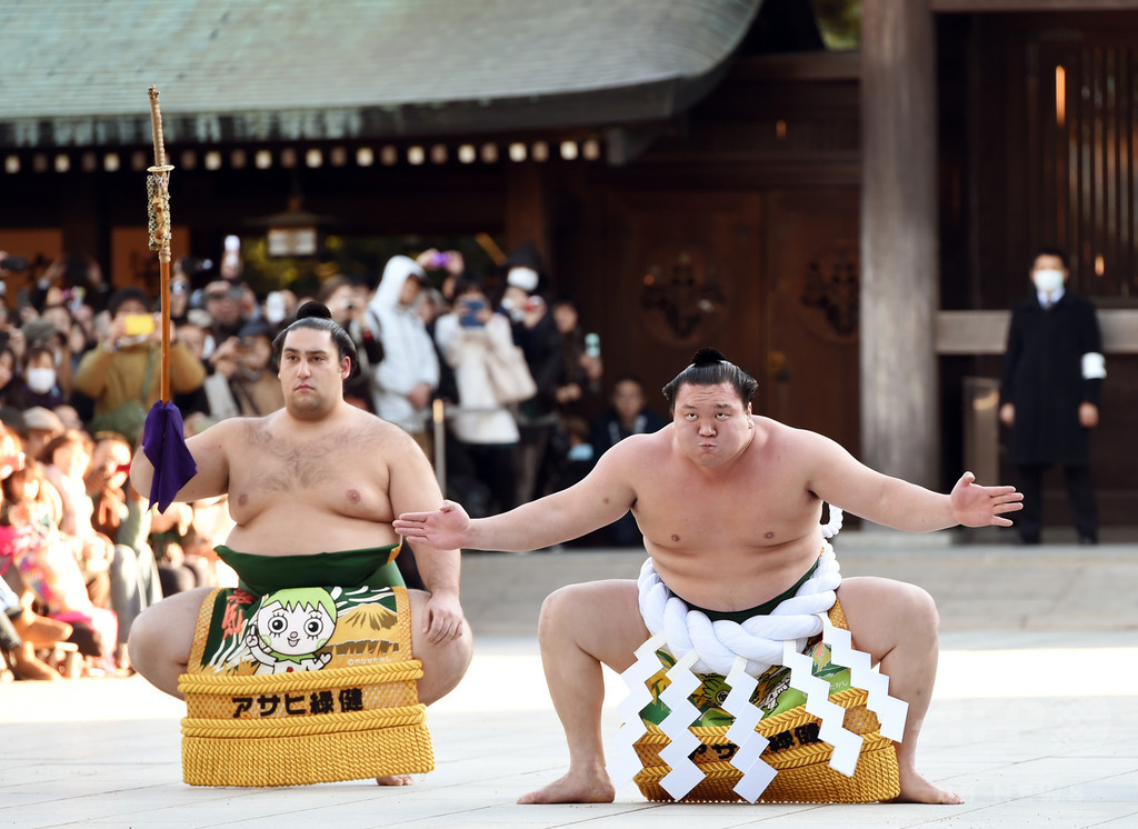 白鵬が歴代最多となる33度目の優勝を飾る 白鵬が歴代最多となる33度目の優勝を飾る
