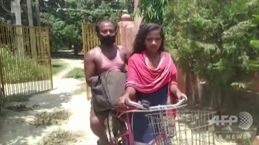 動画：父親乗せて自転車で1000キロ超走破、15歳少女にインド代表の 