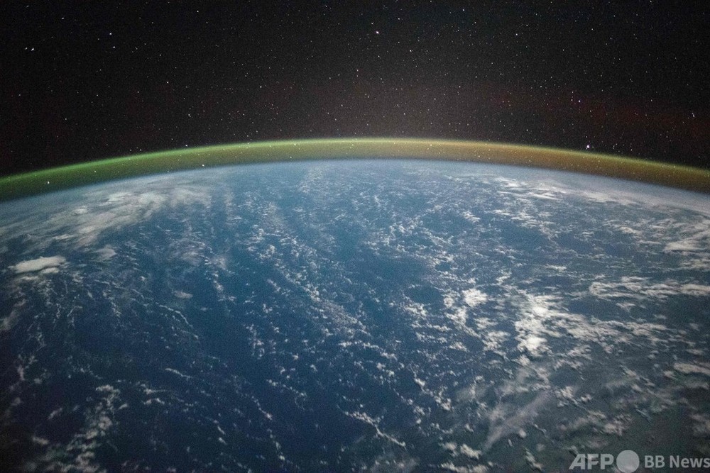 ISSから撮影した「大気光」
