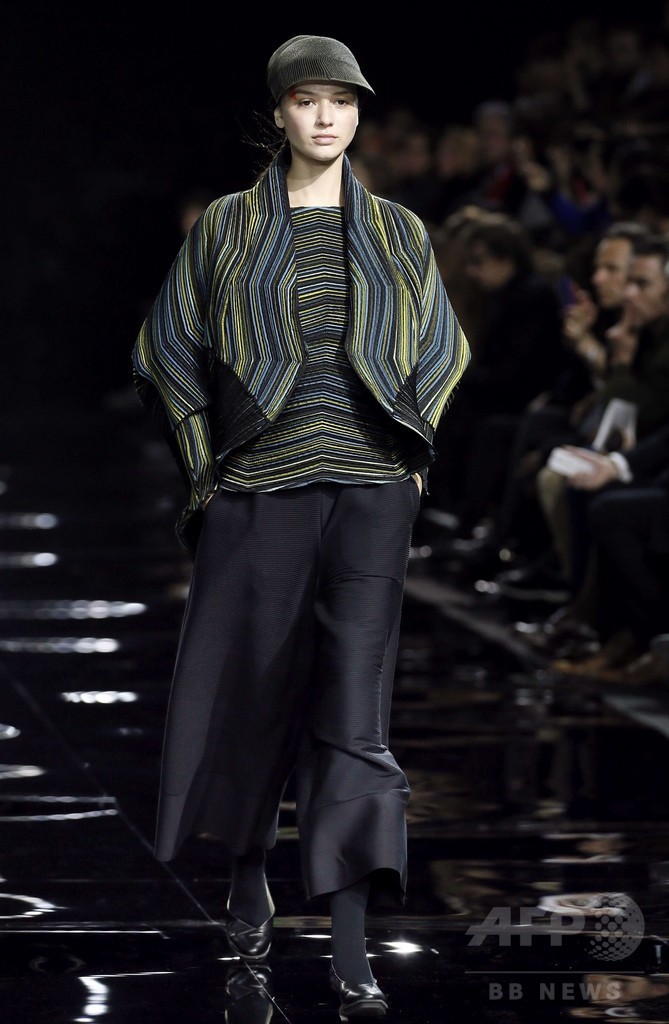 3Dスチームストレッチ技術で色の可能性を追求、「イッセイ ミヤケ」15/16秋冬