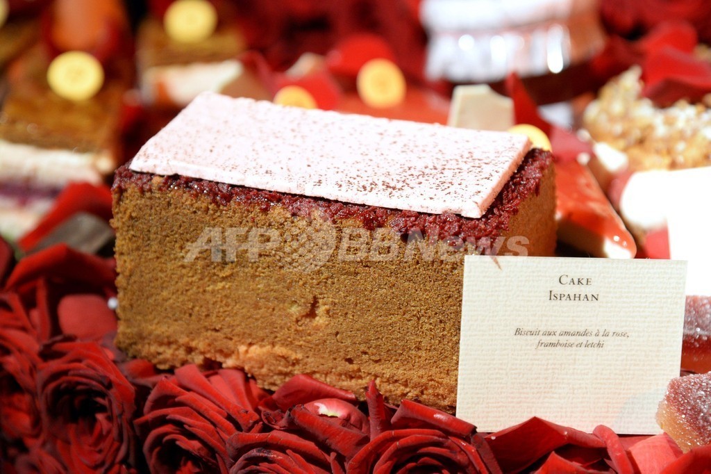 パティシエ界のピカソ、ピエール・エルメ氏の芸術的スイーツ