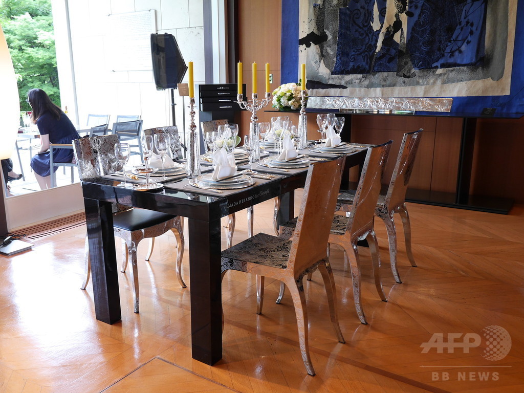 クリストフル×ルイナール、仏大使公邸で合同新作発表会