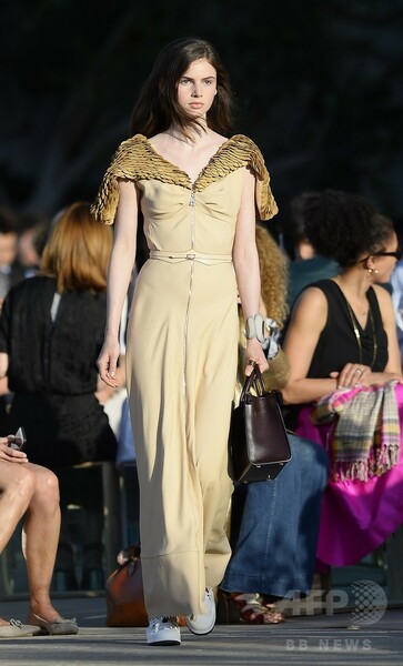 「ルイ・ヴィトン」16年クルーズ・コレクション、パームスプリングズで発表