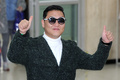 韓国・仁川国際空港（Incheon international airport）に到着した歌手のPSY（2013年3月17日撮影）。(c)STARNEWS