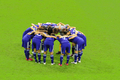 女子サッカーW杯ドイツ大会（FIFA Women&apos;s World Cup 2011）は17日、フランクフルト（Frankfurt）で決勝が行われ、日本は2度の劣勢を跳ね返し、2-2の末に迎えたPK戦で米国を3-1で下して初優勝を飾った。

試合開始を前に円陣を組む日本の選手（2011年7月17日撮影）。(c)AFP/JOHN MACDOUGALL