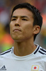 サッカーコンフェデレーションズカップ2013（Confederations Cup 2013）・グループA、ブラジル対日本。試合前の国歌斉唱に臨む長谷部誠（Makoto Hasebe、2013年6月15日撮影）。(c)AFP/YASUYOSHI CHIBA