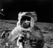 月面上で実験を行う、アポロ12号（Apollo 12）の乗組員（1969年11月19日撮影）。(c)AFP/NASA