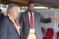 トンガの首都ヌクアロファを訪れた国連のアントニオ・グテレス事務総長（左、2024年8月26日撮影）。(c)Katalina Siasau / AFP