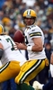 11NFLグリーンベイ・パッカーズ（Green Bay Packers）対サンディエゴ・チャージャーズ（San Diego Chargers）。パスを狙うパッカーズのQBアーロン・ロジャース（Aaron Rodgers、2011年11月6日撮影）。(c)AFP/Getty Images/Donald Miralle