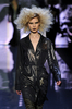 米ニューヨーク市内で発表された「バッジェリー・ミシュカ（Badgley Mischka）」12/13年秋冬コレクション（2012年2月14日撮影）。(c)AFP/Getty Images/Mike Coppola