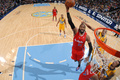 12-13NBAは1日、各地で試合が行われ、ロサンゼルス・クリッパーズ（Los Angeles Clippers）は78-92でデンバー・ナゲッツ（Denver Nuggets）に敗れ、2013年最初の試合で連勝は17で止まった。

得点を狙うロサンゼルス・クリッパーズのロニー・トゥリアフ（Ronny Turiaf、2013年1月1日撮影）。(c)AFP/Getty Images/NBAE/Garrett W. Ellwood