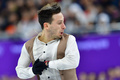 平昌冬季五輪、フィギュアスケート団体戦、男子シングル・ショートプログラム（SP）の演技に臨むアレクセイ・ビシェンコ（2018年2月9日撮影）。(c)AFP PHOTO / Mladen ANTONOV