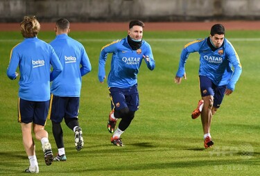 バルサが来日後初練習、クラブW杯 写真10枚 国際ニュース：AFPBB News