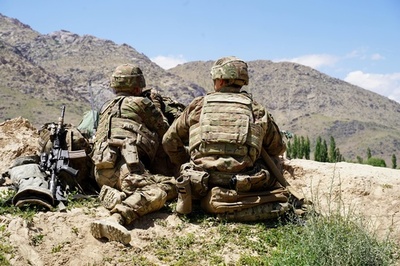 アフガン軍兵士が駐留米軍に発砲、米兵2人死亡 6人負傷