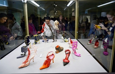 英高級靴「マノロブラニク」、商標権めぐり勝訴 中国