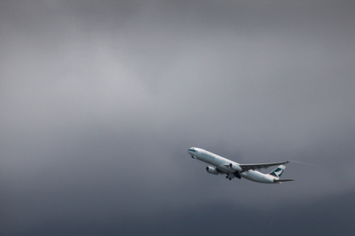 キャセイ航空機で謎の「トイレ詰まり」