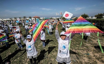 たこ揚げで日本と連帯 ガザ地区の子どもたち、東日本大震災7年で