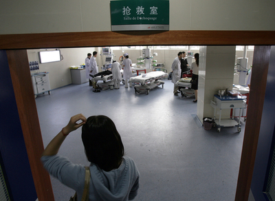 中国の病院、患者の遺体を建設現場に遺棄