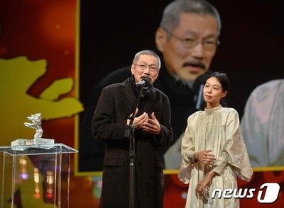 ホン・サンス監督の「小説家の映画」、「ベルリン国際映画祭」で審査員大賞 – KOREA WAVE