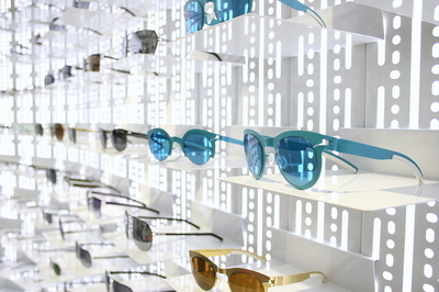 SATC2でサラが着用、ファッションピープルも大注目のMYKITA