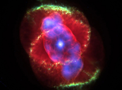 赤く染まった「猫の目星雲」、中央の星からX線放射