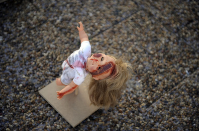 10歳の娘に性的虐待、母親とその恋人に有罪判決 豪