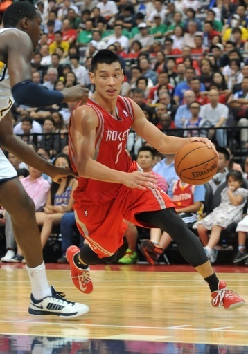 ロケッツのリン、ペイサーズとのプレシーズン試合で台湾ファンを魅了