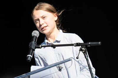 トゥンベリさん、カナダ石油産地で環境保護訴え カウンターデモも