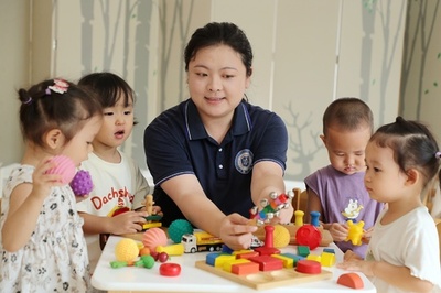 家庭の育児コスト削減へ 中国が託児保育サービスの特別立法を検討