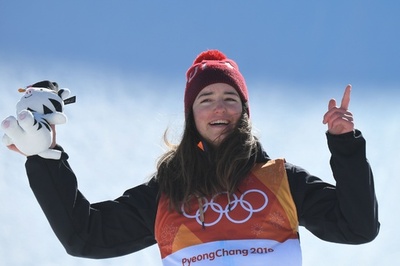 前日転倒、脳振とう疑いも スイス選手が女子スロープスタイルで銀