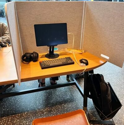 スタバに“私物パーティション”…韓国・160円バナナで“長時間占拠”迷惑客が物議