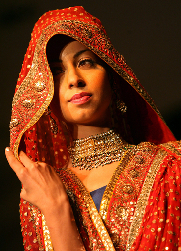 インドでブライダルファッションショー開催