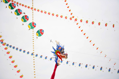 大空で鮮やかなたこが競演 世界各地の名人、安徽に集う