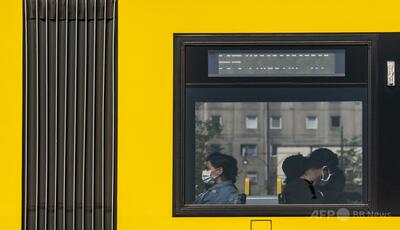 路面電車内で妻に放火した男が自首 ドイツ