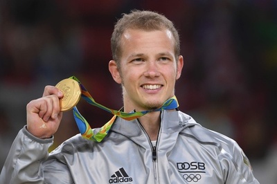 ベテランのハンブッヘン、鉄棒で待望の金メダル獲得