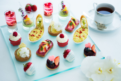 コンラッド東京、ロイヤルウエディングを祝したコラボアフタヌーンティー