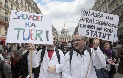 大学で英語による授業を拡大する法案、フランスで激論