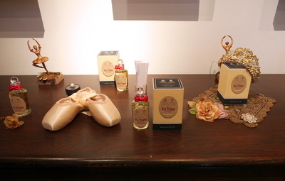 「ペンハリガン」新作香水はバレエの舞をイメージ、イングリッシュ ナショナル バレエと協力