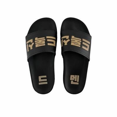 ソウルの「夢の試合」アイコンマッチ、最速完売はユニフォームではなく「ドロクシン」スリッパ