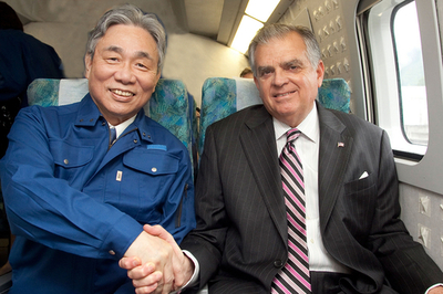 米運輸長官、リニアモーターカーに試乗 時速500キロを体感