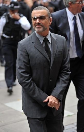 「再出発したい」、英歌手ジョージ・マイケルが出所